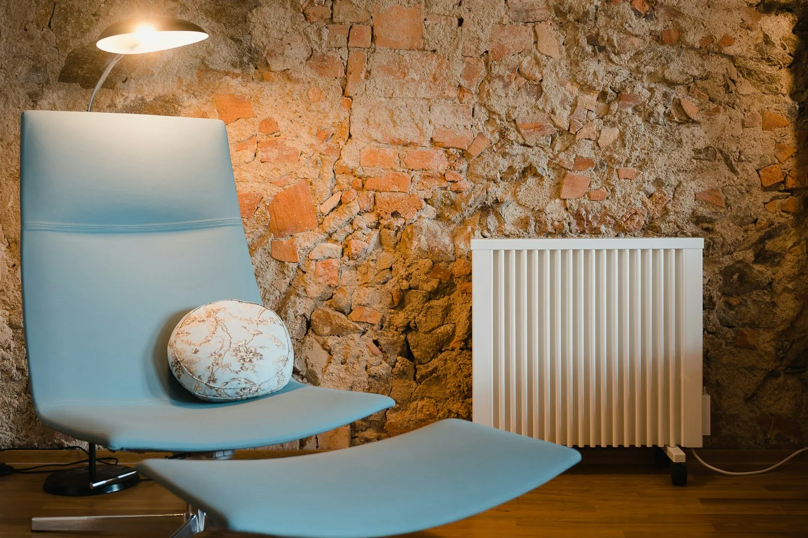 Radiateur mural dans une pièce de vie